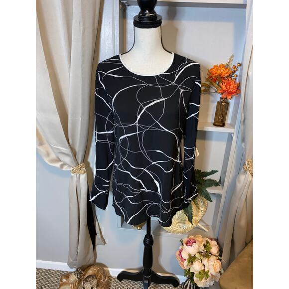 Vince Camuto Tops - Vince Camuto size Small GUC Women’s Black White Thin Blouse Top Sleeve Cutout